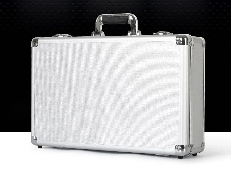 新型材質(zhì)鋁合金手提箱